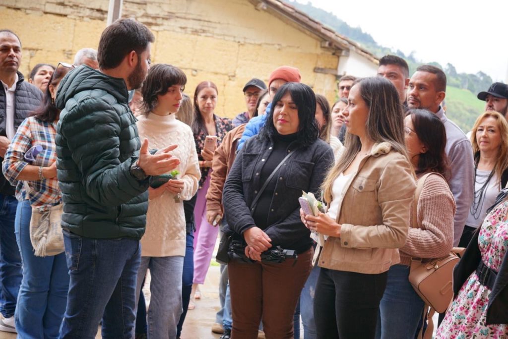 f0d1bb4a 0015 40a1 8eeb 01728cad76d1