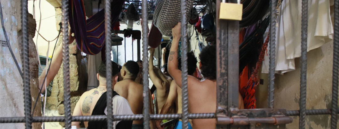 Convenio entre la Gobernación de Antioquia y el INPEC permite trasladar 100 personas para descongestionar estaciones de Policía y unidades militares