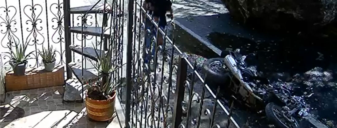 En video: un hombre se salvó de ser aplastado por gigantesca roca en Dabeiba