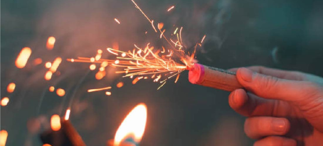 Incendio al parecer causado por un volador en Medellín dejó cinco lesionados