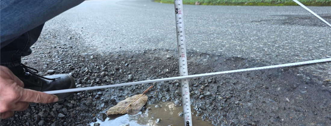 Transportadores mantienen levantadas las talanqueras en Puerto Triunfo y denuncian fallas en obras del Invías