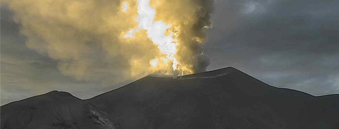 Volcán Puracé completa un mes en alerta naranja: sismos y emisiones de gases continúan