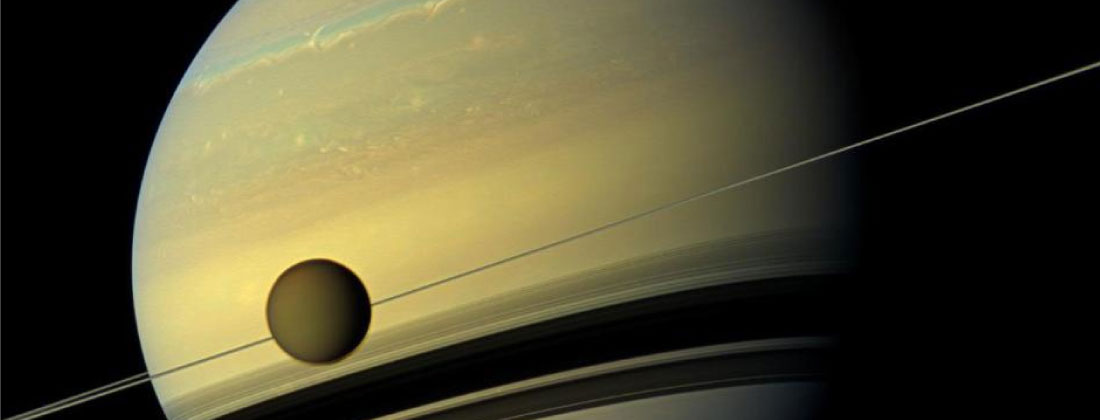 Nuevo descubrimiento sobre Titán, la luna de Saturno: podría no albergar un océano, pero sí condiciones para la vida