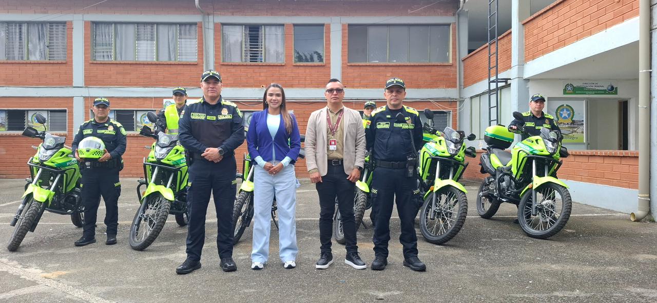 Alcaldía de Rionegro entrega nueva dotación de protección a la Policía Nacional
