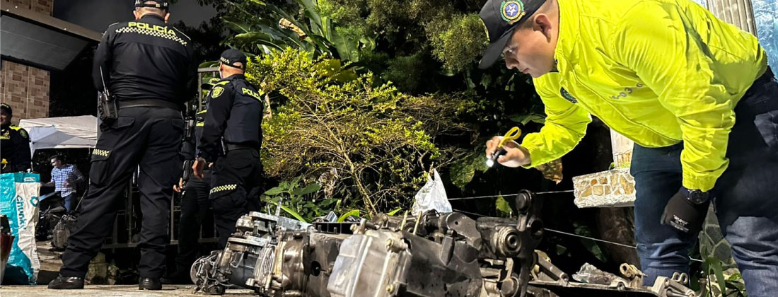 Por recuperar una moto hurtada, autoridades hallaron un deshuesadero clandestino de decenas de motos robadas en Medellín