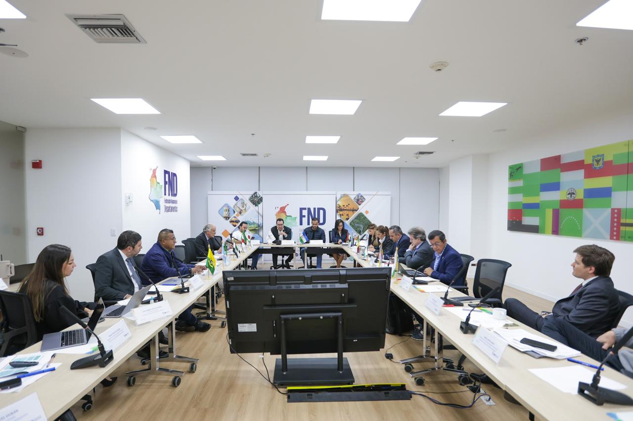 32 gobernadores rechazan decreto de emergencia económica que aumenta el impuesto al consumo de licores y cigarrillos