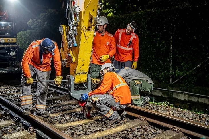Llegaron desde Austria los primeros 1.700 metros de rieles para el mantenimiento de la vía férrea del Metro de Medellín
