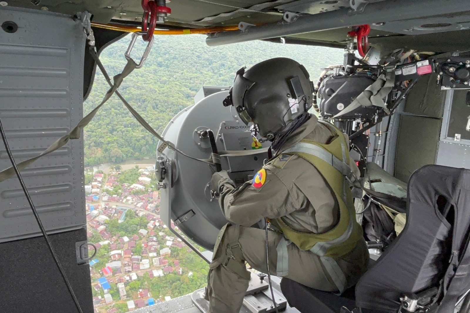 Operación conjunta de perifoneo y volantes aéreos busca desmovilización de grupos armados en Chocó