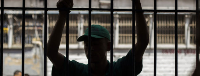 web-A-la-cárcel-joven-de-18-años-señalado-de-agredir-con-arma-blanca-en-el-pecho-a-su-propio-hermano-en-Medellín