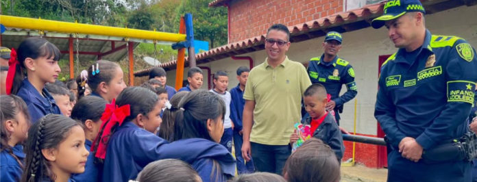 web-Autoridades-despliegan-jornada-de-acompañamiento-por-regreso-a-clases-en-Guarne