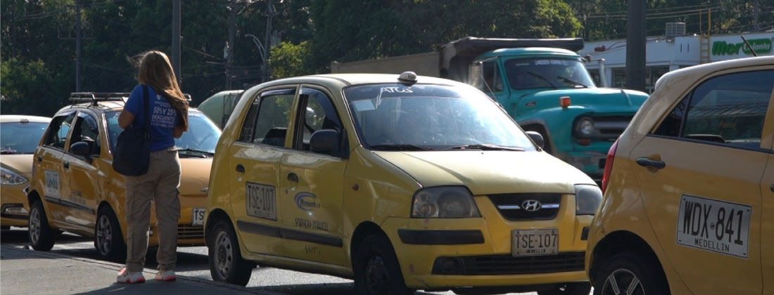 Comienzan a regir los nuevos precios del servicio de taxi en Medellín. ¿En cuánto quedó la carrera al aeropuerto JMC?