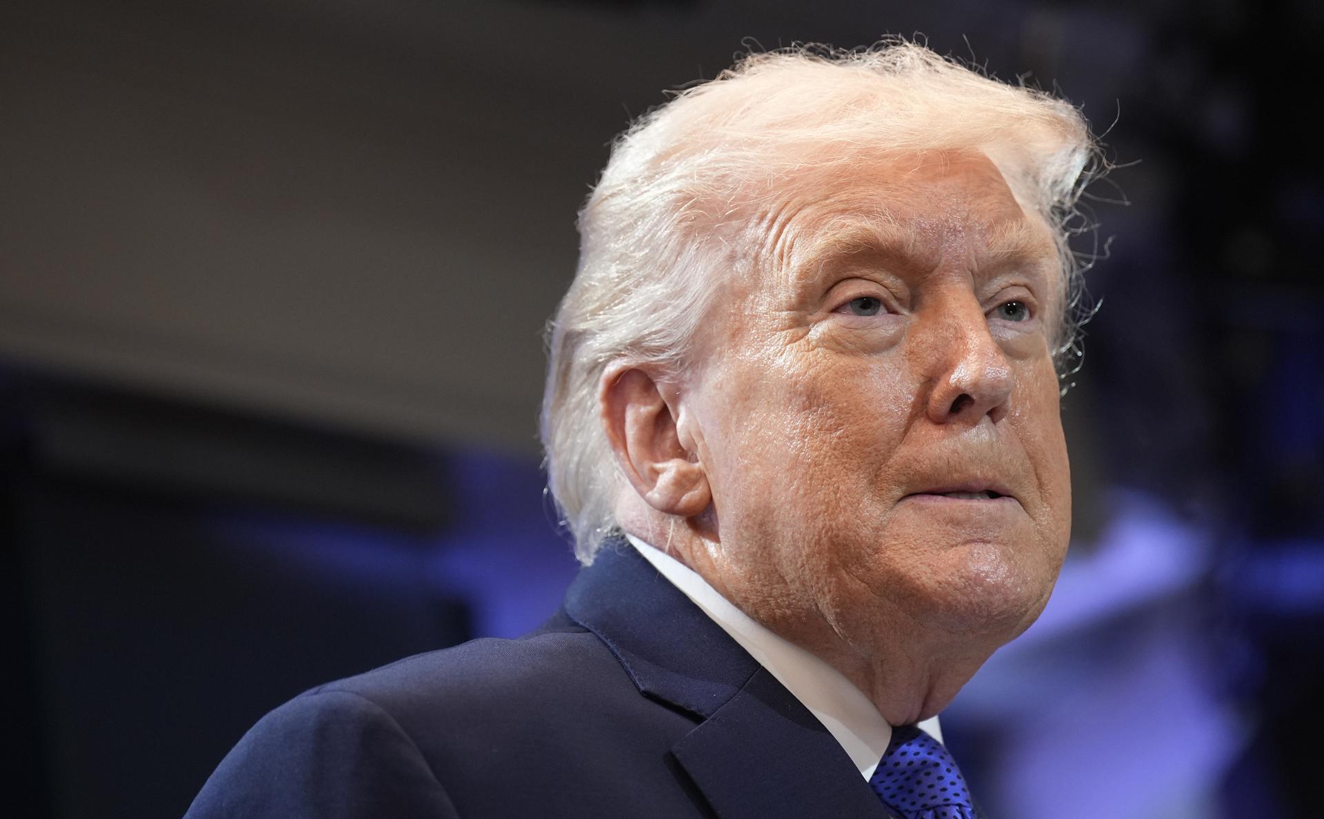 Trump dice que subirá el nuevo arancel global a un 15 %