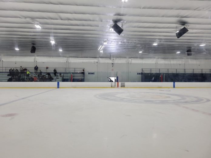 El autor del tiroteo en pista de hielo en Rhode Island (EE.UU.) mató a su hijo y exesposa