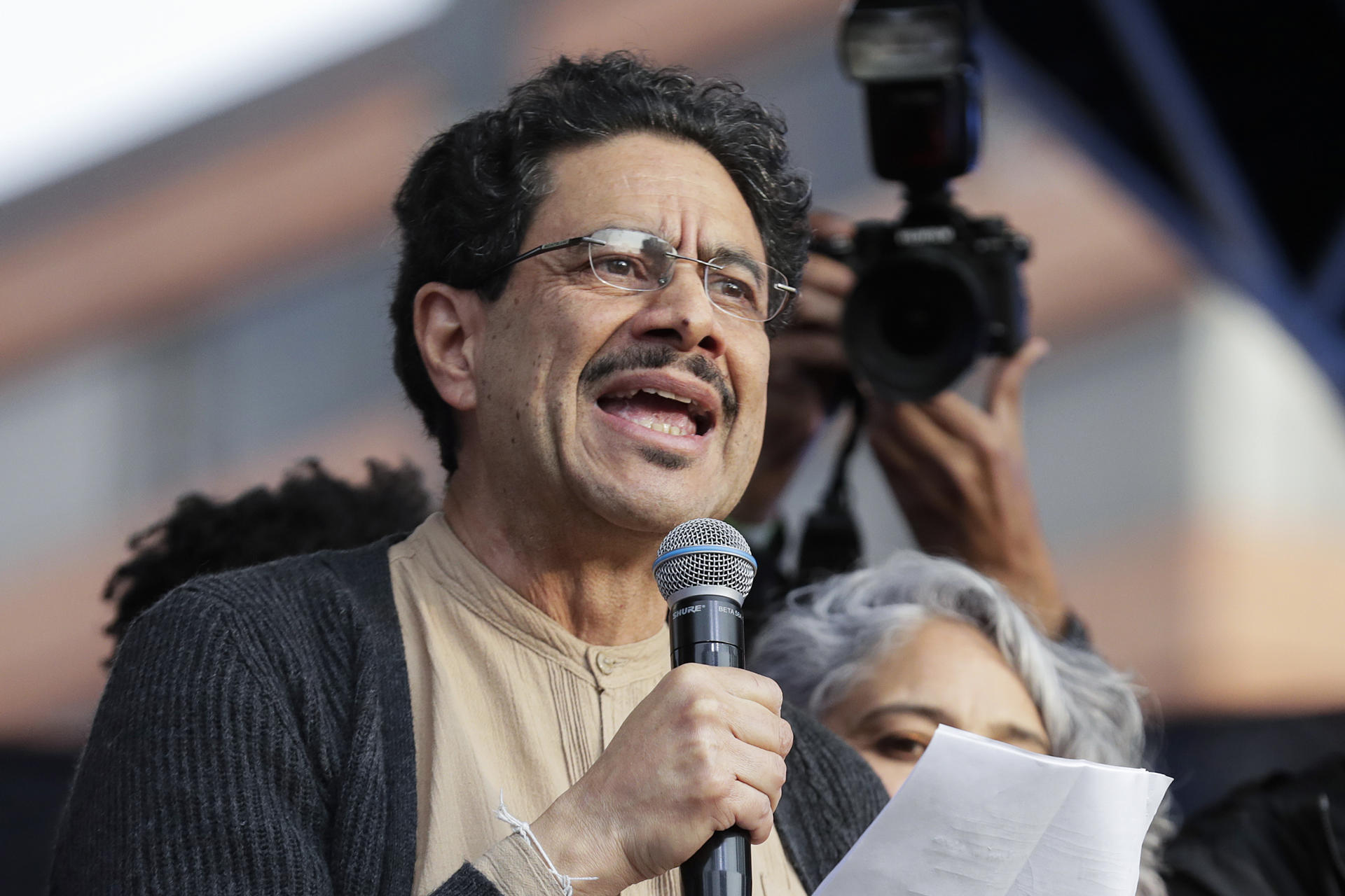 Iván Cepeda duplica ventaja sobre rivales a tres meses de presidenciales en Colombia