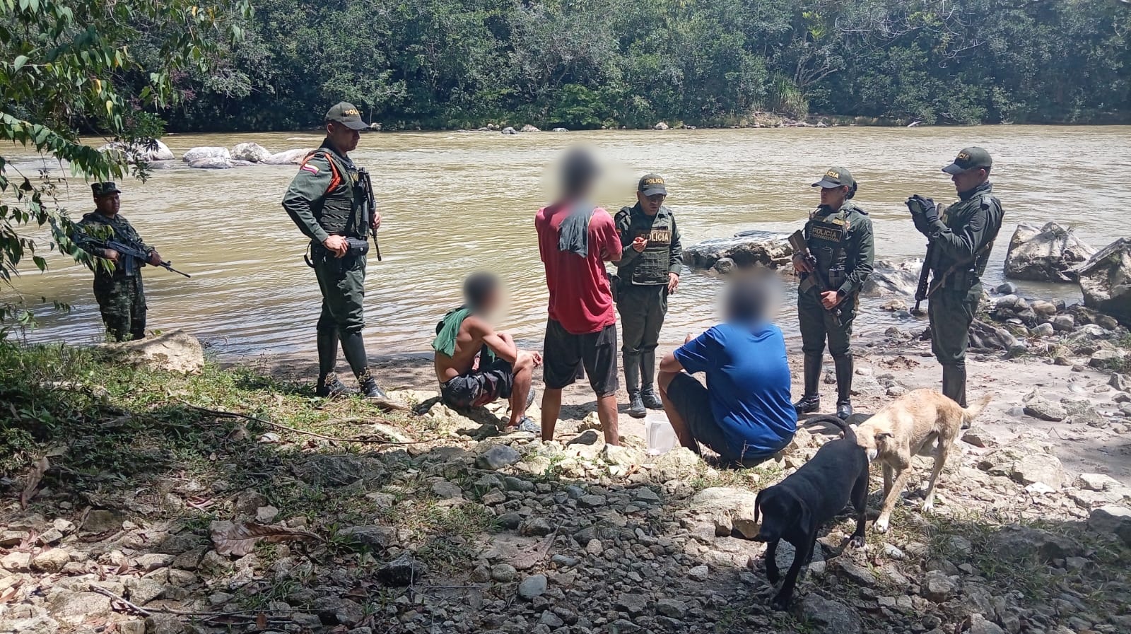 Tres capturados y maquinaria inutilizada en operativo contra minería ilegal en San Luis