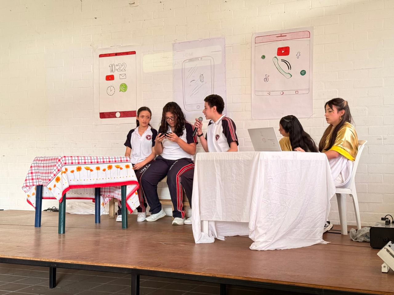 Alcaldía de La Ceja restringe el uso del celular en colegios y fija reglas por grados