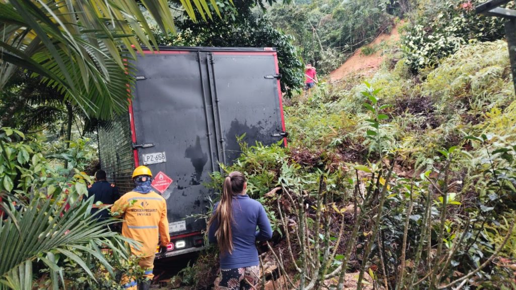 Derrumbe en San Luis cierre autopista Medellin Bogota
