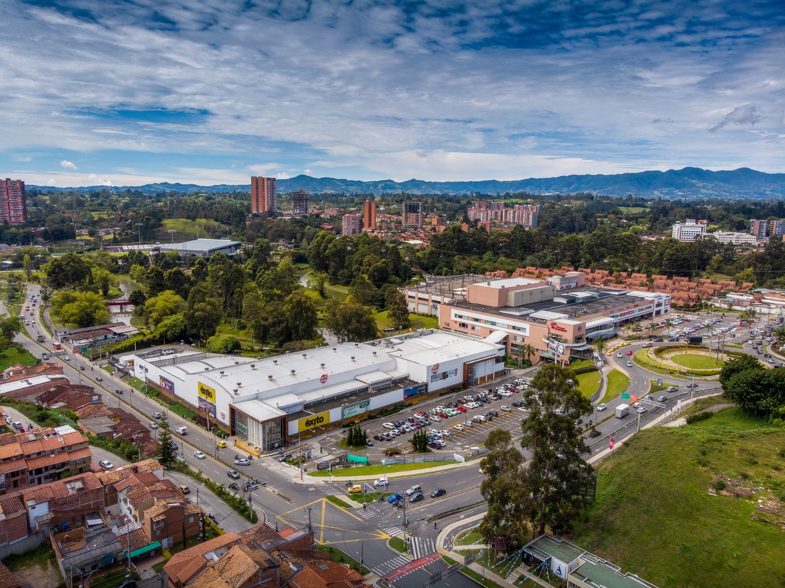 Grupo Éxito multiplicó por diez su utilidad neta y cerró 2025 con $592 108 millones