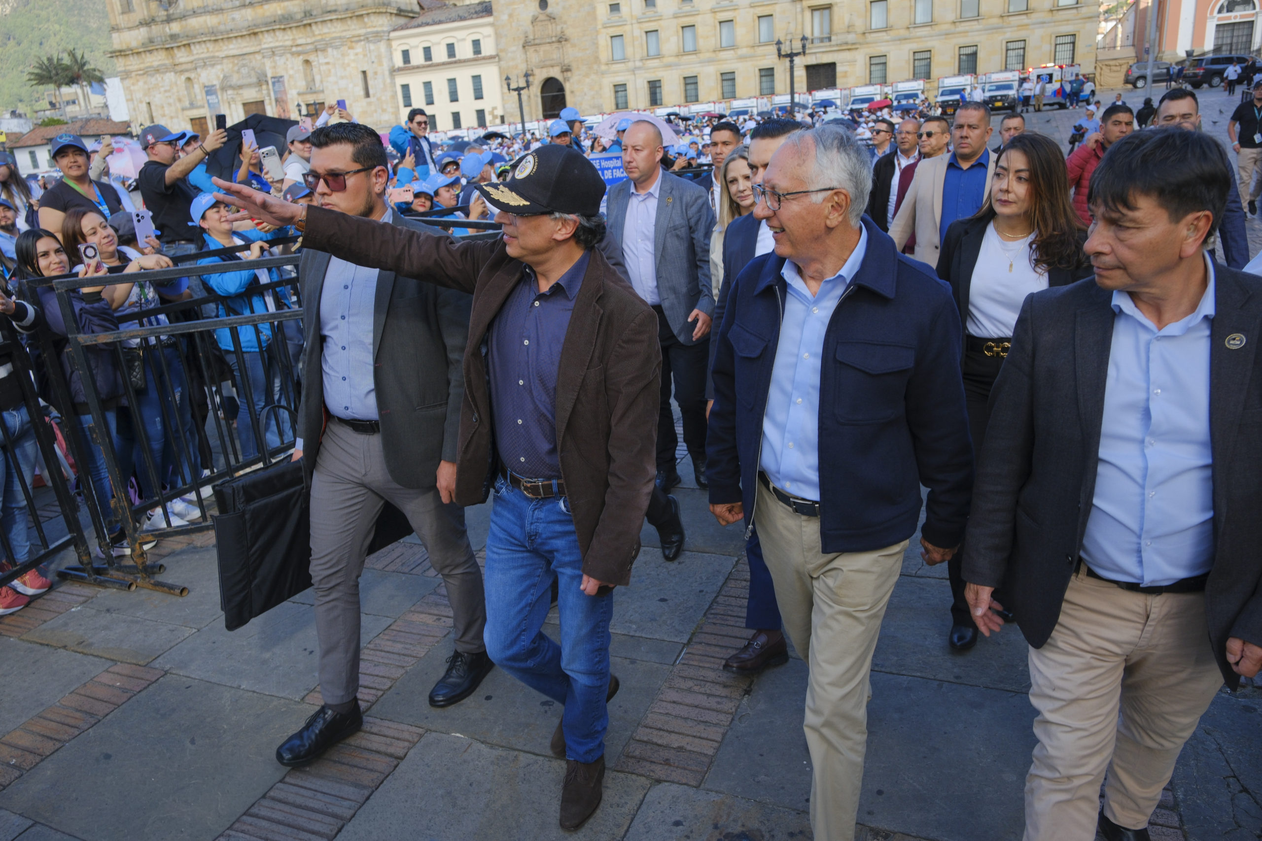 Petro impulsa proyecto para hacer que los dueños de las EPS se responsabilicen de las deudas al sistema de salud