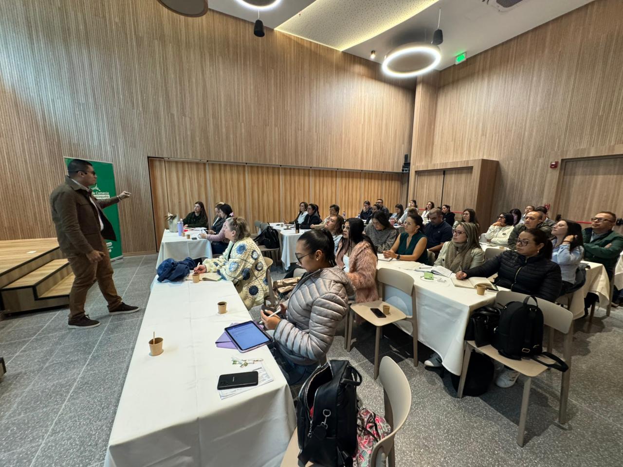 Más de 45 contadores y comerciantes participaron en la Semana Tributaria de la Cámara de Comercio del Oriente