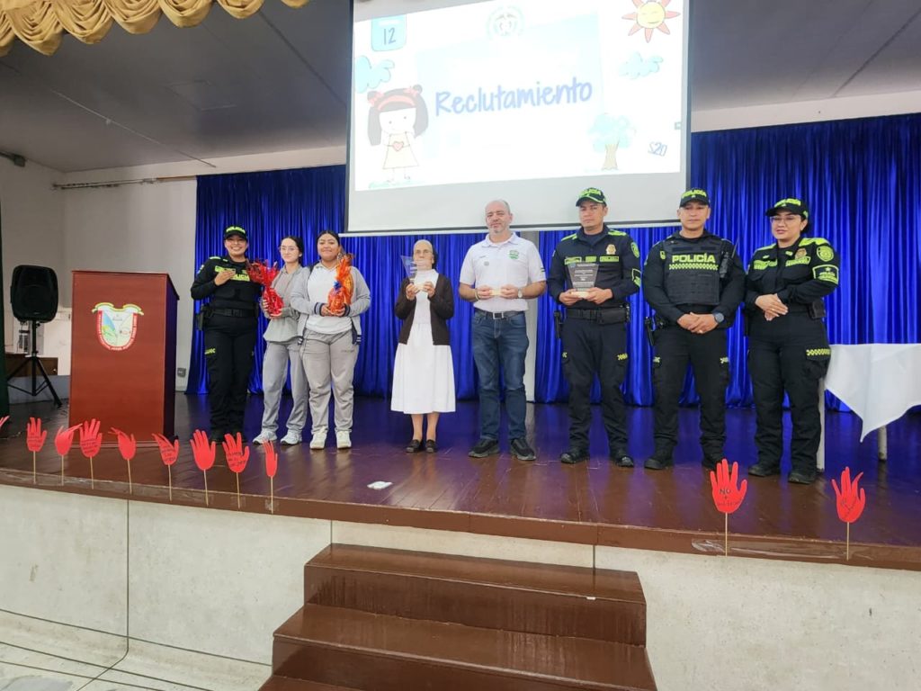 Unidos todos contra el reclutamiento infantil Granada conmemora el Dia de las Manos Rojas
