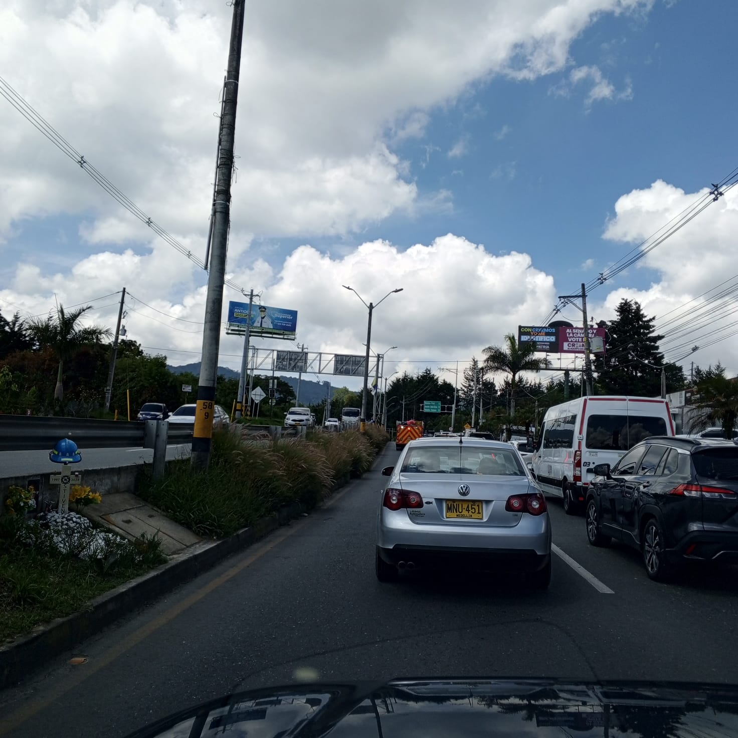 Motociclista falleció por siniestro vial en el sector Sajonia de Rionegro, cerca del ingreso al Túnel de Oriente