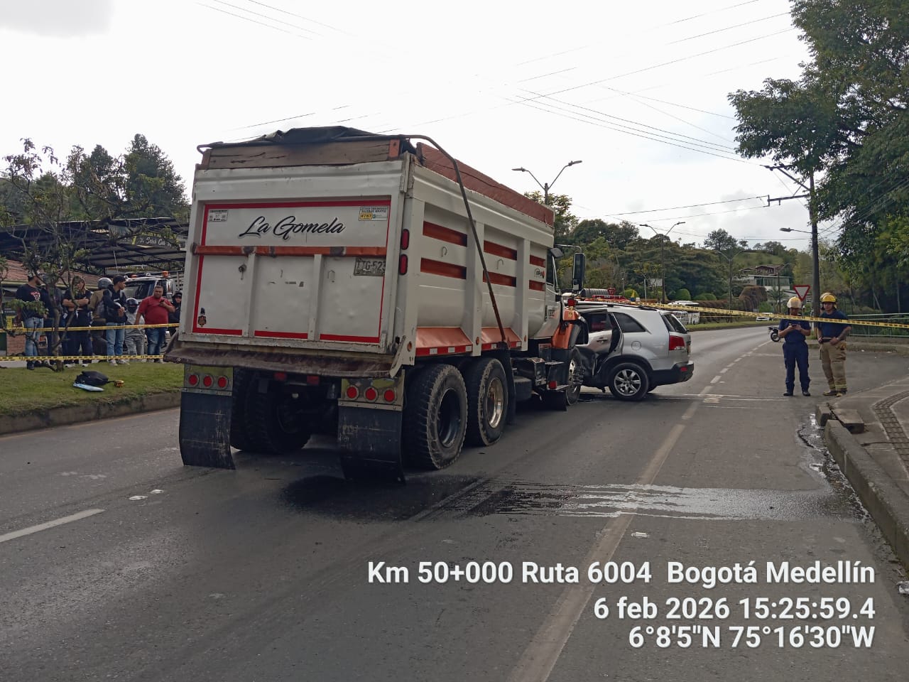 Choque entre una volqueta y una camioneta deja una persona muerta en la autopista Medellín-Bogotá, en El Santuario