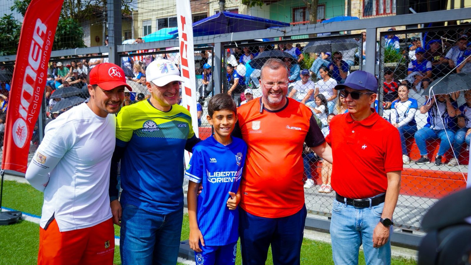 Más de 2 000 personas participaron del desfile inaugural del Torneo de Fútbol Imer 2026: tendrá 320 equipos