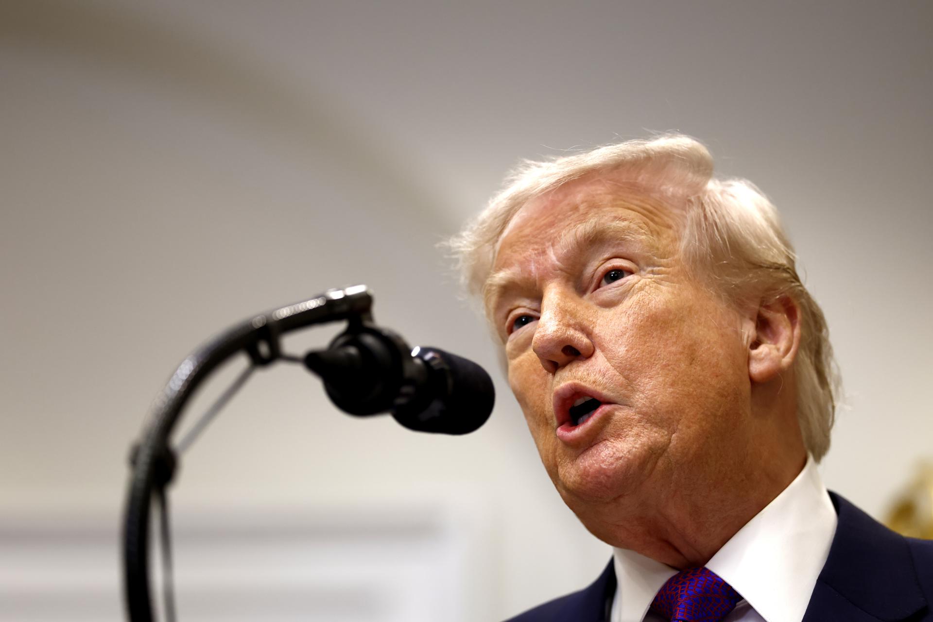 Trump dice que 50 millones de barriles de petróleo venezolano están en camino a Houston