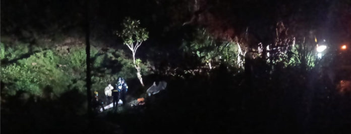 web-Muere-una-pareja-tras-caer-a-un-abismo-en-la-vía-Granada-San-Carlos