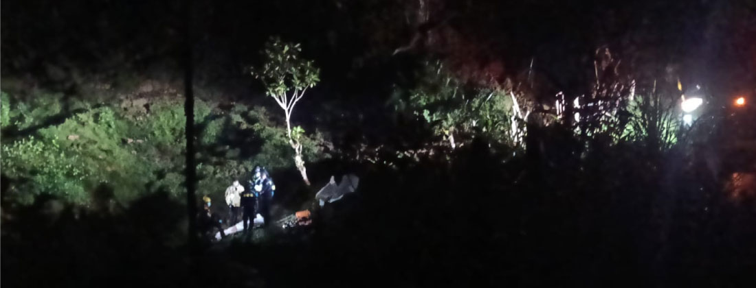 Muere una pareja tras caer a un abismo en la vía Granada-San Carlos