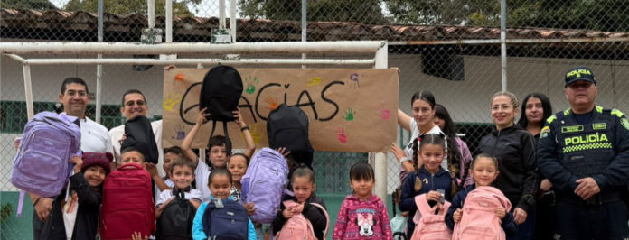 web-Niños-de-las-zonas-rurales-de-El-Santuario-recibieron-815-kits-escolares-por-parte-de-la-Alcaldía