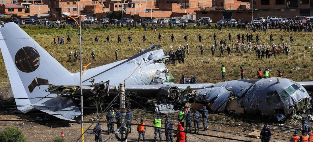 Sube a 20 la cifra de fallecidos por el accidente de un avión de carga en Bolivia