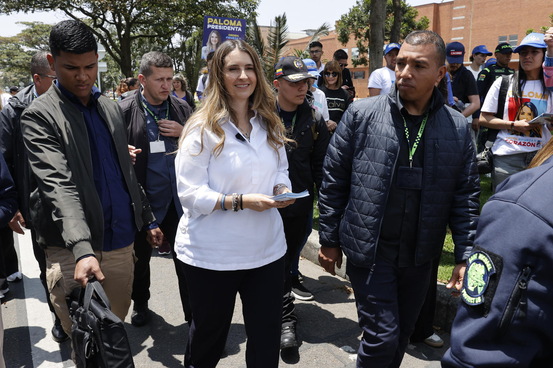 Paloma Valencia, favorita de la derecha colombiana, dice que la violencia no frena su campaña