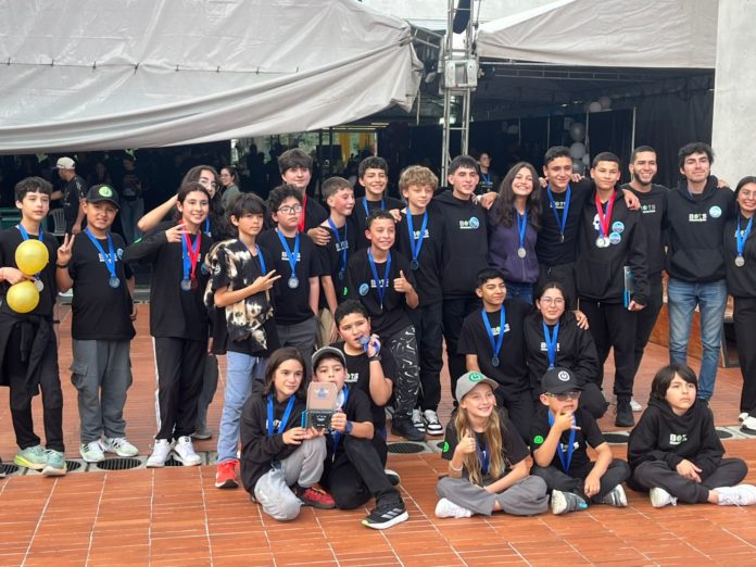 Dos equipos de Rionegro clasificaron al Mundial de Robótica VEX tras competir en el campeonato nacional. El evento reunirá a más de 21 000 estudiantes.